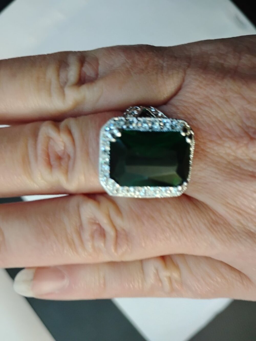 Silver Green Stone Statement Ring with Rhinestones Sz 7.5 to 8 - Picture 4 of 6